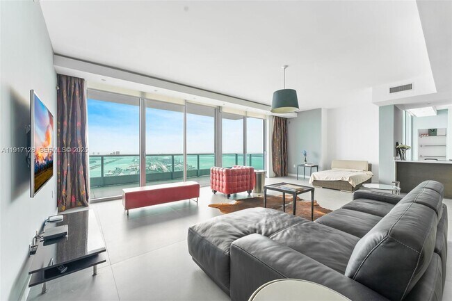 Building Photo - 900 Biscayne Blvd