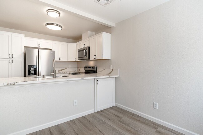 Building Photo - Newly remodeled upstairs condo in gated co...