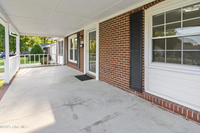 Building Photo - 203 Knight Pl