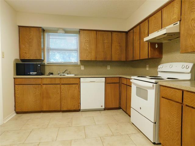 Building Photo - 2204 Canterbury Ct