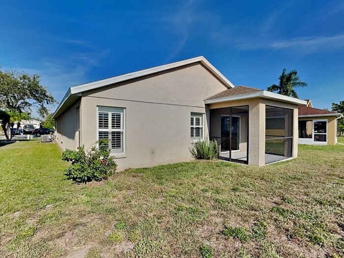 Building Photo - 10113 36th Ct E