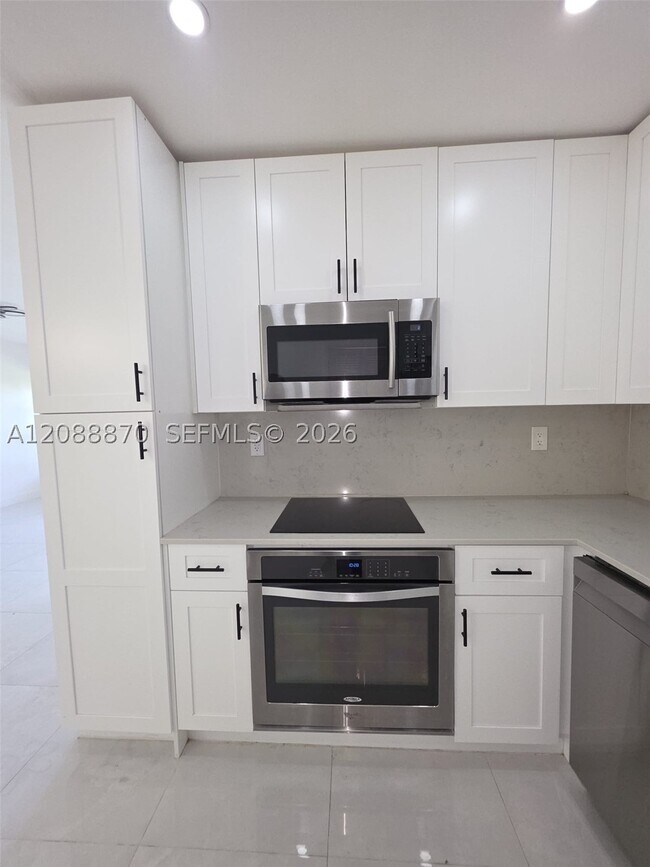 Building Photo - 12811 SW 43rd Dr
