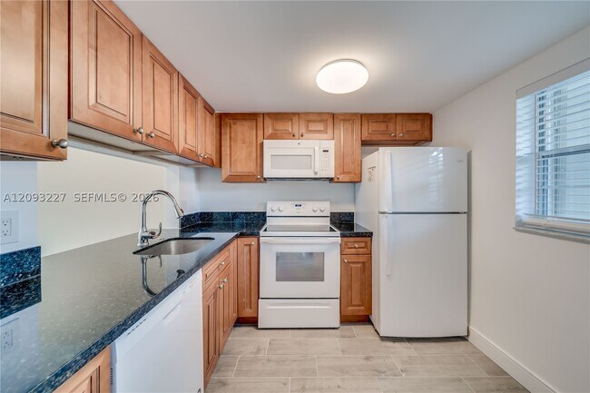 Building Photo - 9230 Lagoon Pl