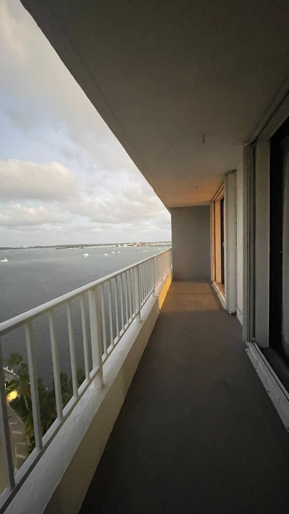 Spacious Balcony - 200 SE 15th Rd