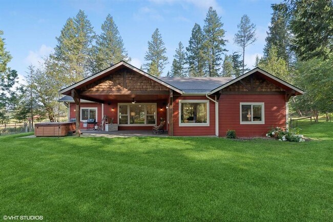 Building Photo - Stunning Columbia Falls Home w/horse pasture