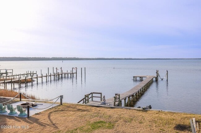 Building Photo - Water front!! Boat Lift!!  Gemstone Drive @ Back Gate Bridge in Sneads Ferry