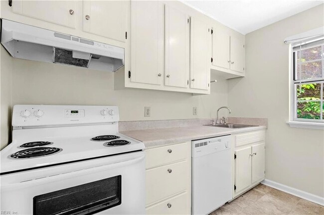 Building Photo - 6661 Cedar Lake Dr