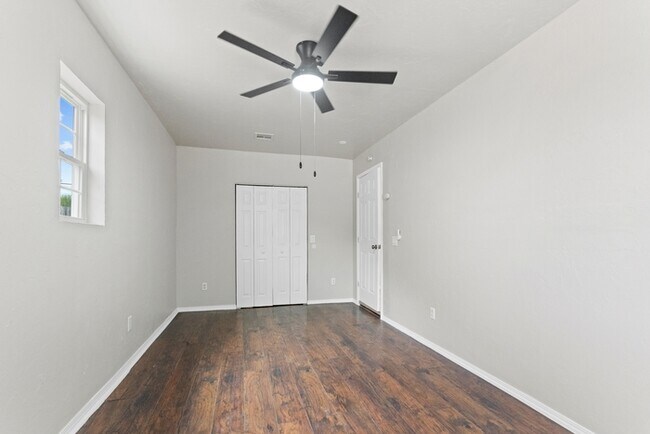 Building Photo - 1401 SW 64th St