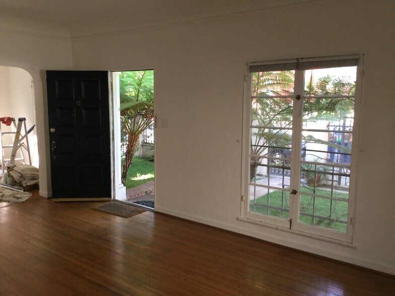 Living room - 8372 Blackburn Ave