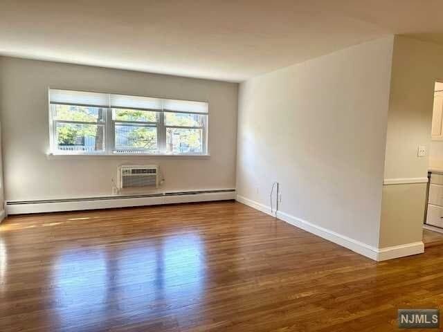 Building Photo - 1620 Valley St