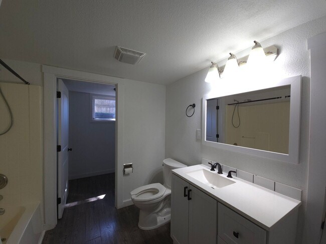 Building Photo - Old house charm with modern upgrades