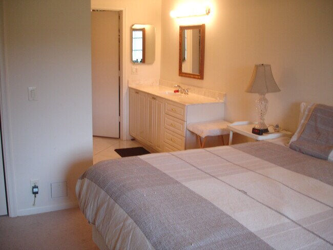 Building Photo - 1111 Boxwood Dr