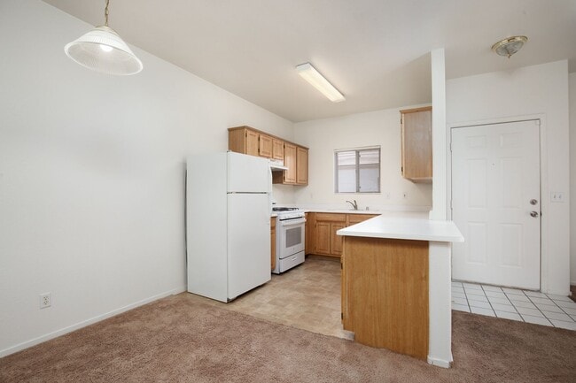 Building Photo - Adorable 2 Bedrooms Condo on the Second Floor