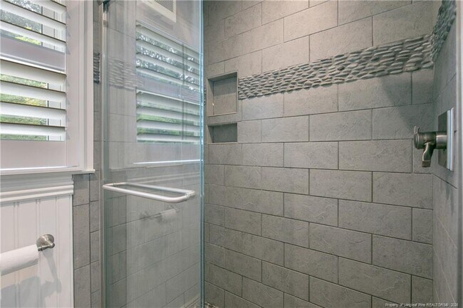 Building Photo - 415 Vista Dr