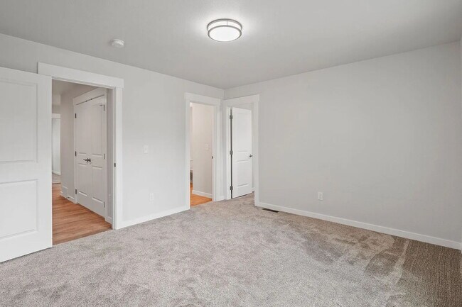 Building Photo - "Spacious 3-Bedroom Duplex Retreat on Park...