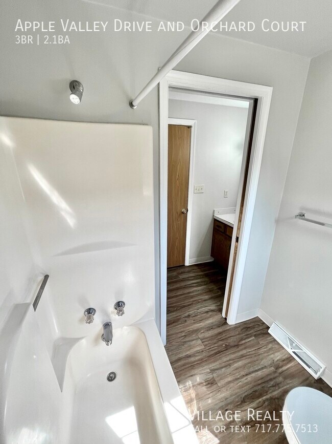 Building Photo - 710 Apple Valley Dr