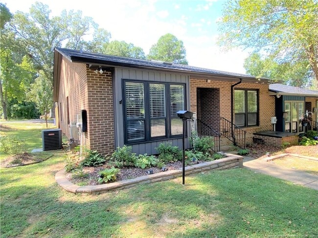 Primary Photo - 517 Apple Ln