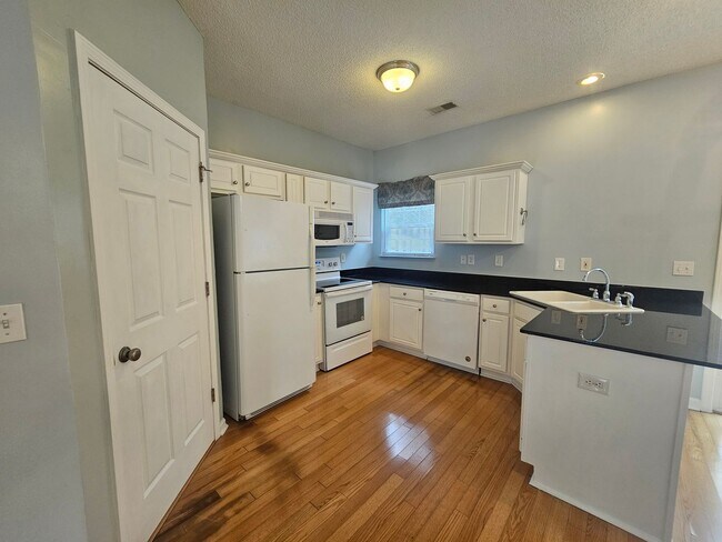 Building Photo - 104 Tuscany Ct
