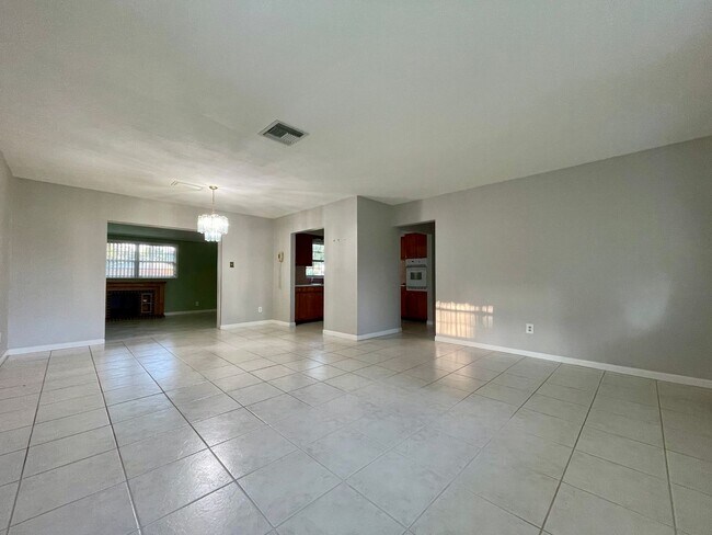 Building Photo - Country Living! 2 Bedroom Lithia