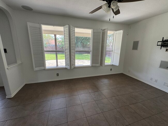 Building Photo - 3618 Wolf Dr