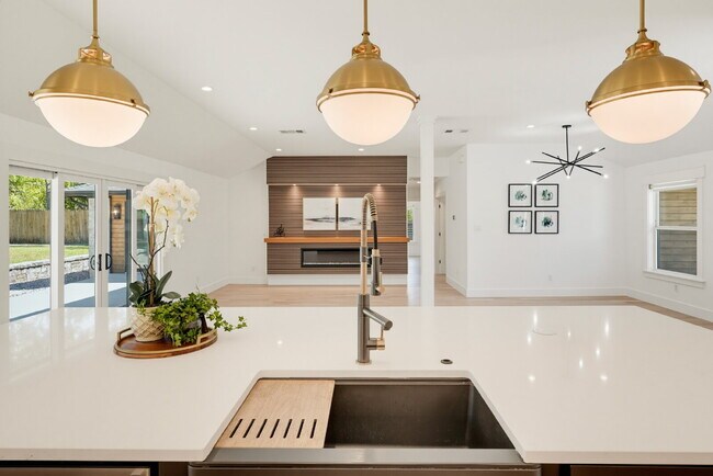 Building Photo - Modern Preston Hollow-Area Home with Resort-Style Services