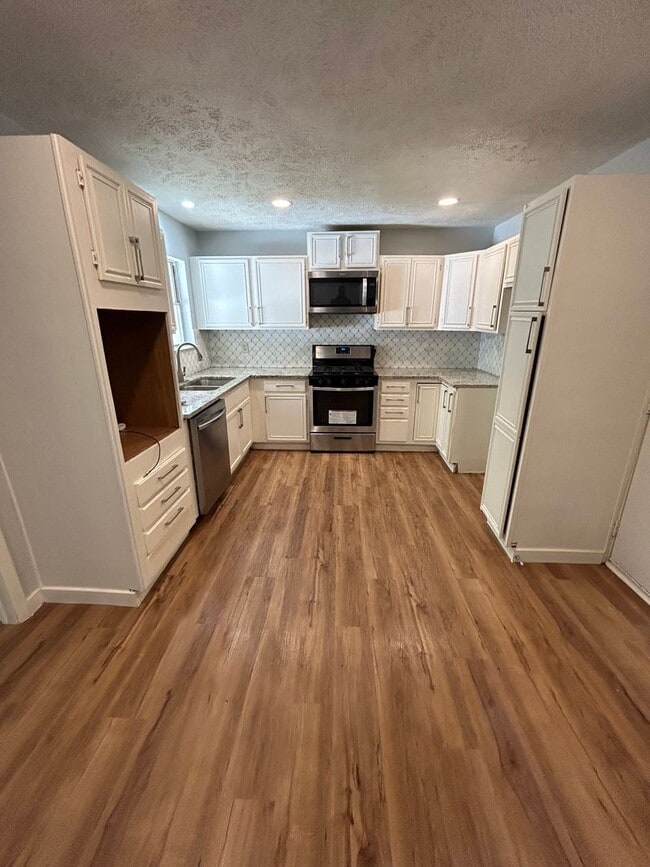 Building Photo - 2750 Ridgewood St