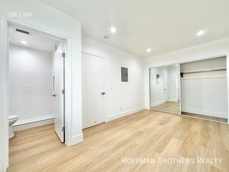 Building Photo - 3422 S Centinela Ave