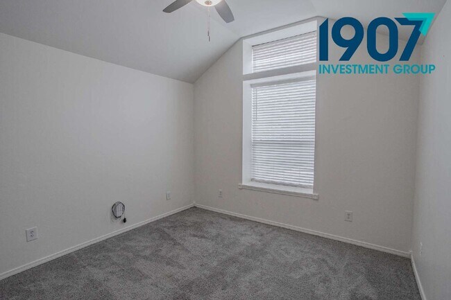 Building Photo - 3017 SW 92nd St