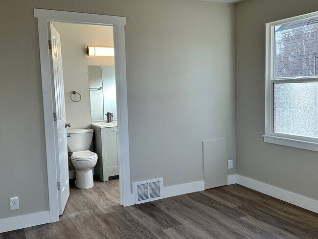 Building Photo - Darling remodeled 5 bedroom 2 bathroom home in the heart of Ogden