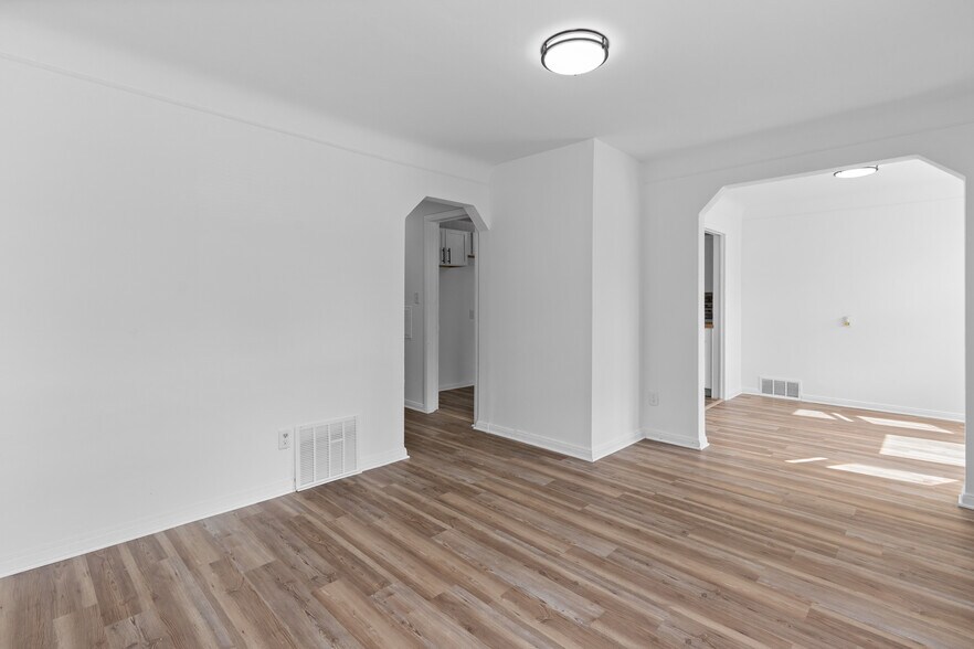 Building Photo - 11336 Minock St