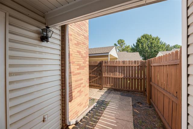 Building Photo - 708 Woodbend Dr