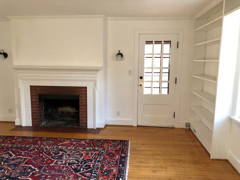 Living room - 10 Darroch Rd