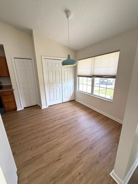 Building Photo - 1111 SW Yorktown Glen