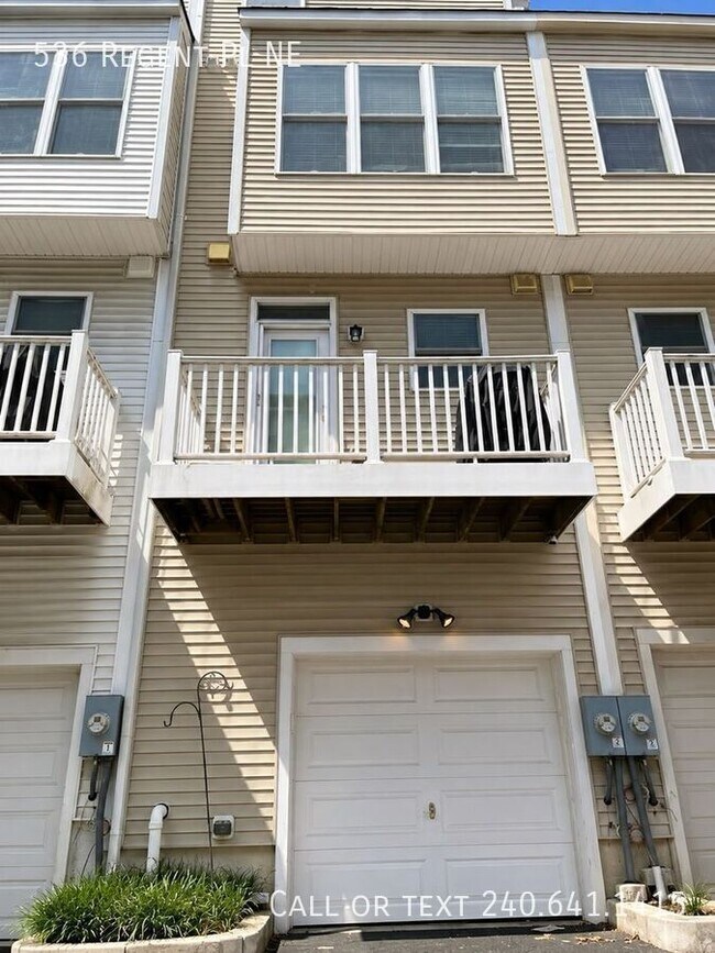 Building Photo - 536 Regent Pl NE