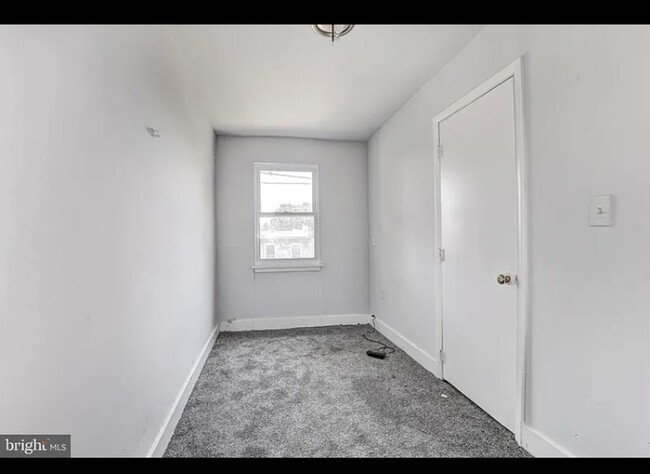 Building Photo - Welcome to the 3 Bed/2Bath Rowhome in Balt...