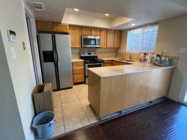 Building Photo - 6416 Bankside Dr