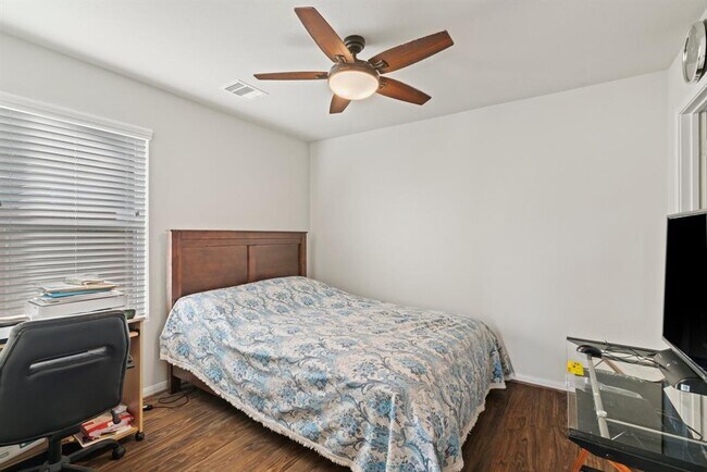 Building Photo - 15111 Longleaf Frst Dr