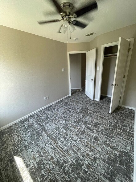 Building Photo - Room in Duplex on Arbor Ave