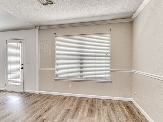 Building Photo - Updated Home + Edmond Schools + The Valley