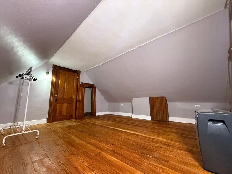 Building Photo - 133 Parker St