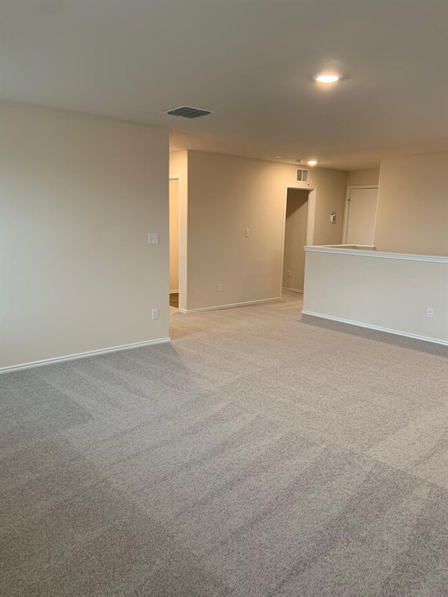 Building Photo - 319 Kapok St