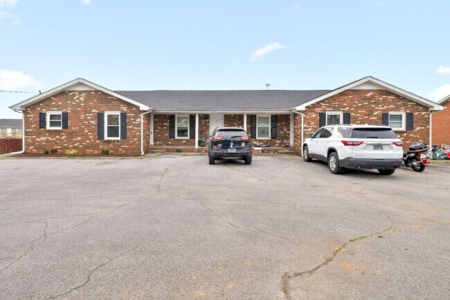 Building Photo - 147 Darlene Dr