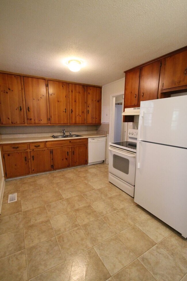 Building Photo - Exclusively Offered by Muse Realty Rentals, LLC