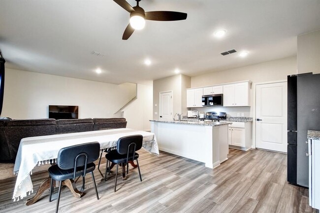 Building Photo - 414 Plateau St