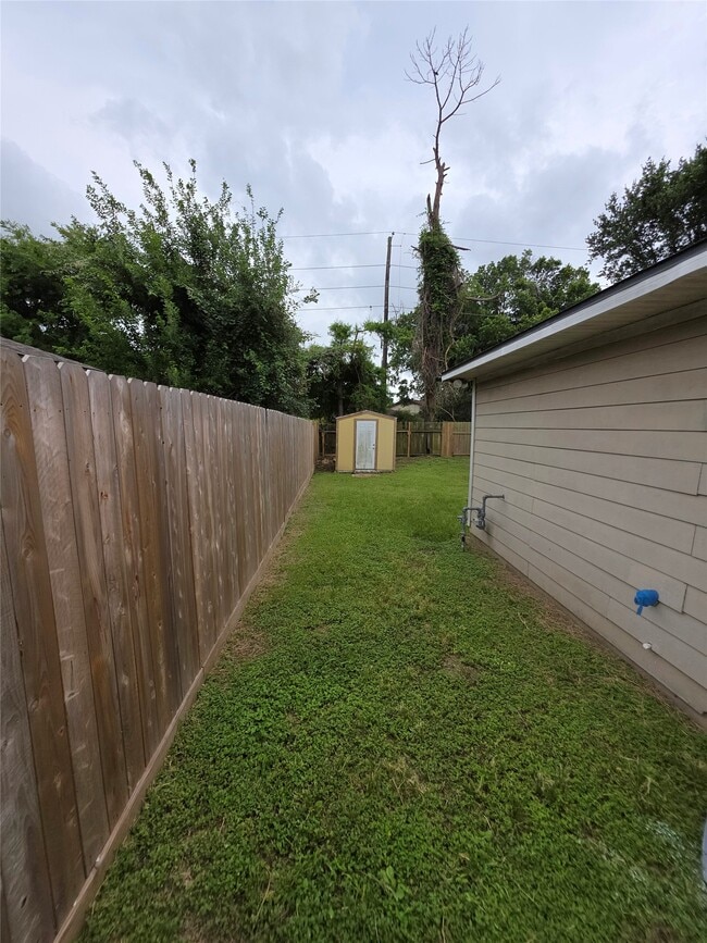 Building Photo - 5335 Cherie Crest Ct