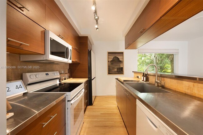 Building Photo - 3894 Main Hwy