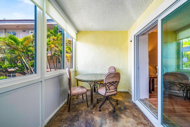 Building Photo - 2615 NE 1st Ct