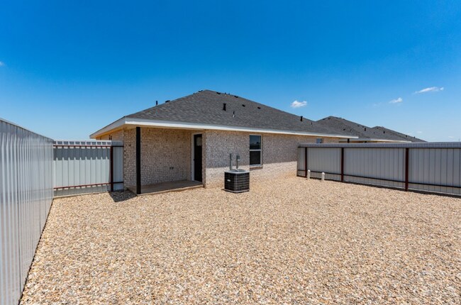 Building Photo - 124 Chisum Dr