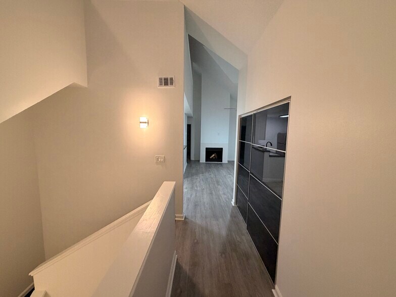 Building Photo - 6028 Westgate Dr