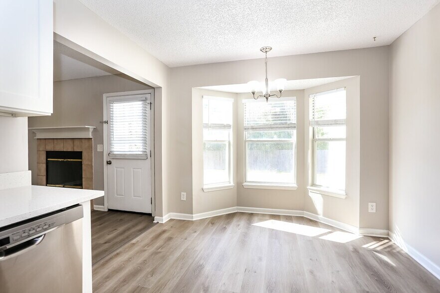 Building Photo - 548 Edward Rutledge St